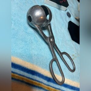 Vintage Metal scoop for meatballs or Mellon and other things. 
TB